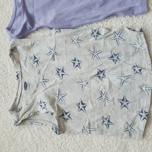 A Set of 3 Tank Tops - Picture 2 of 5